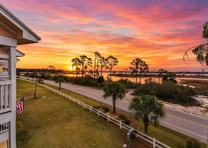 16038 Innerarity Pt Rd Holiday home