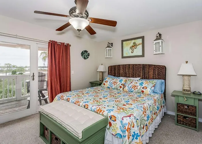 16038 Innerarity Pt Rd Holiday home *