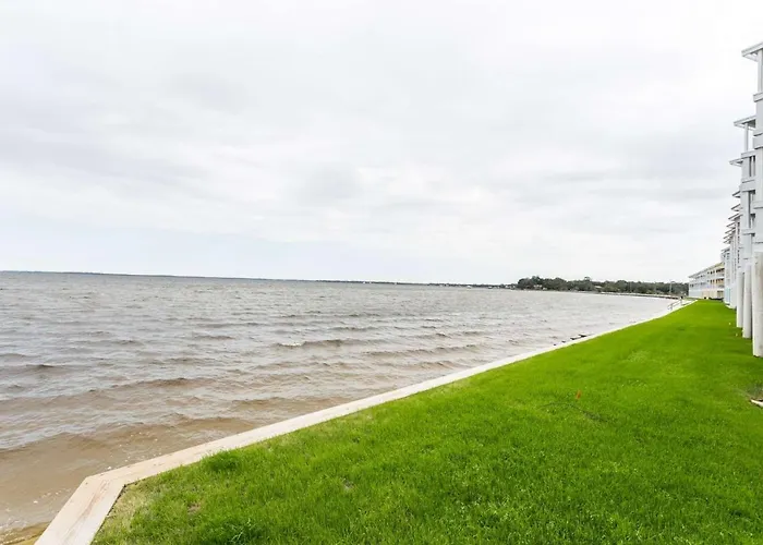 16038 Innerarity Pt Rd Holiday home