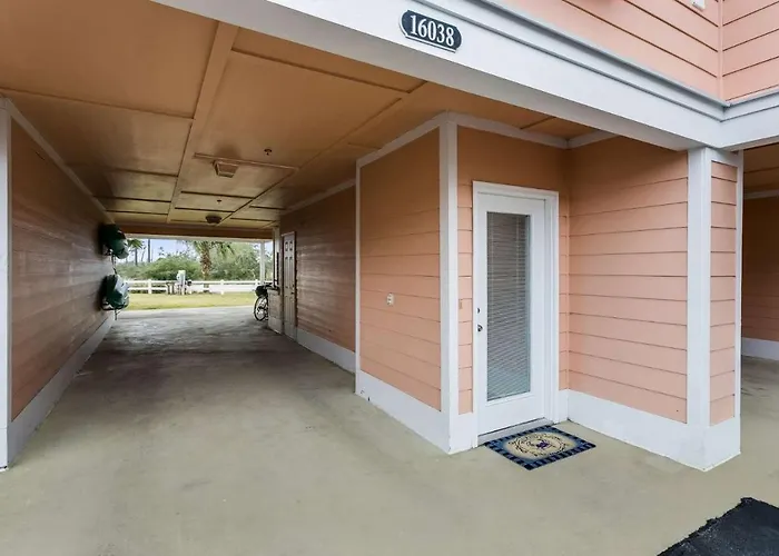 16038 Innerarity Pt Rd Holiday home